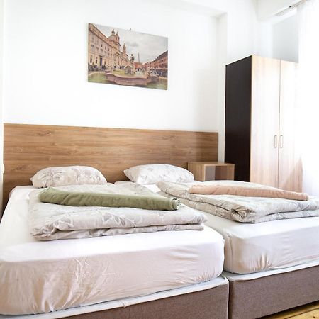 En-Suite Rooms: Novа Guesthouse In Sofia Center Екстериор снимка