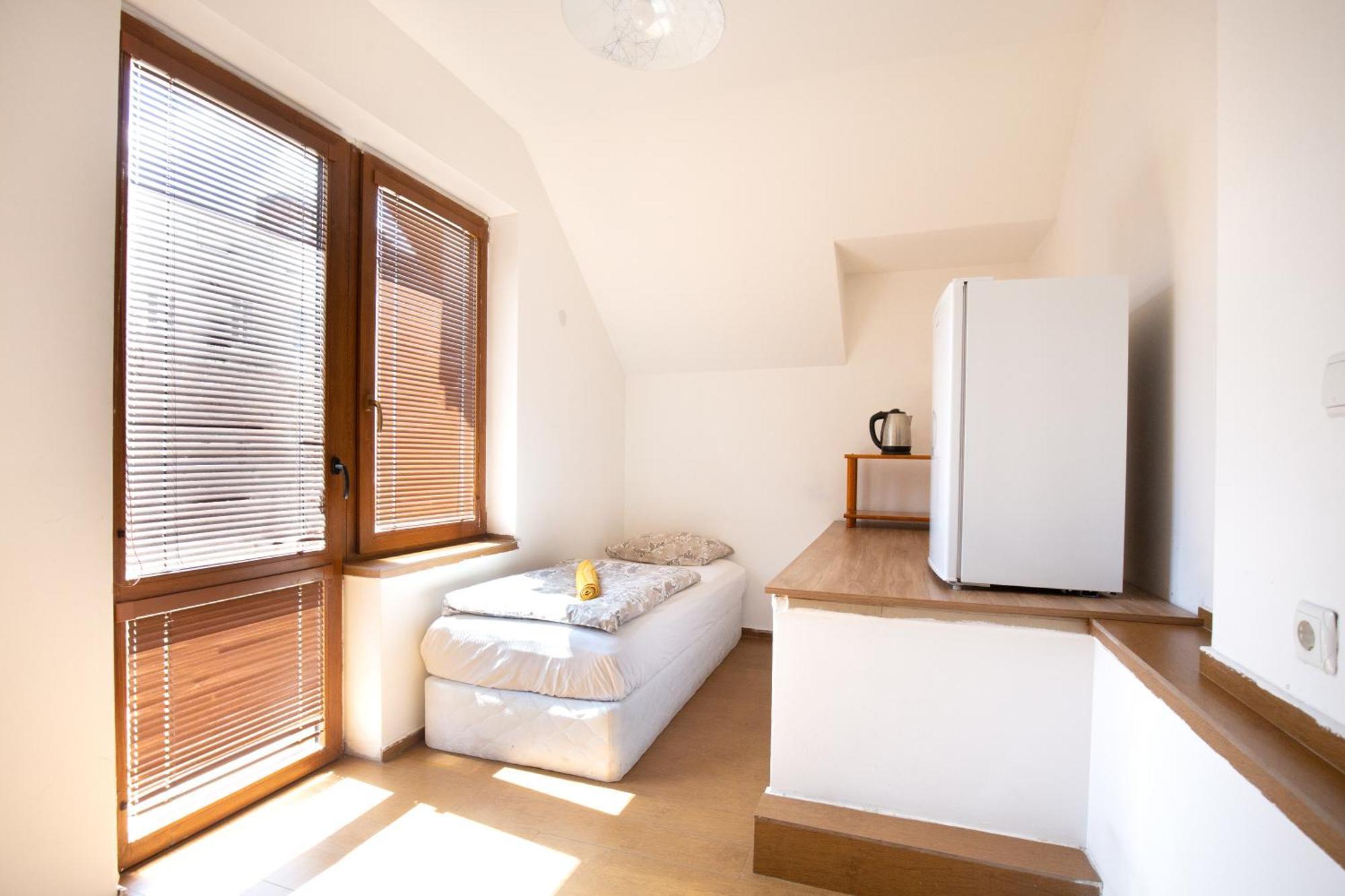En-Suite Rooms: Novа Guesthouse In Sofia Center Екстериор снимка