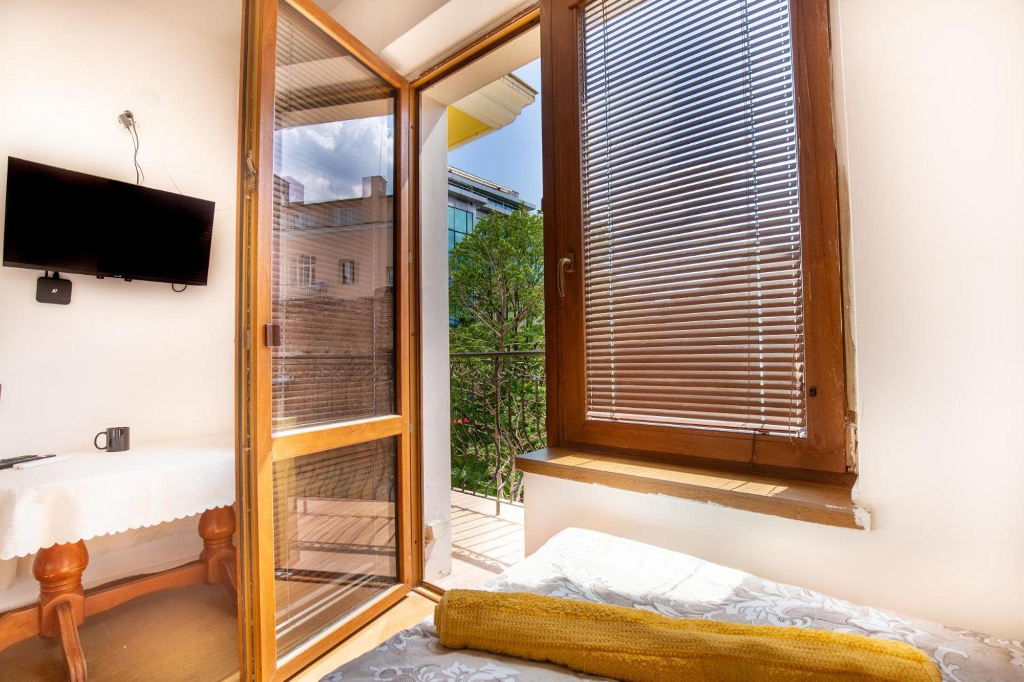 En-Suite Rooms: Novа Guesthouse In Sofia Center Екстериор снимка