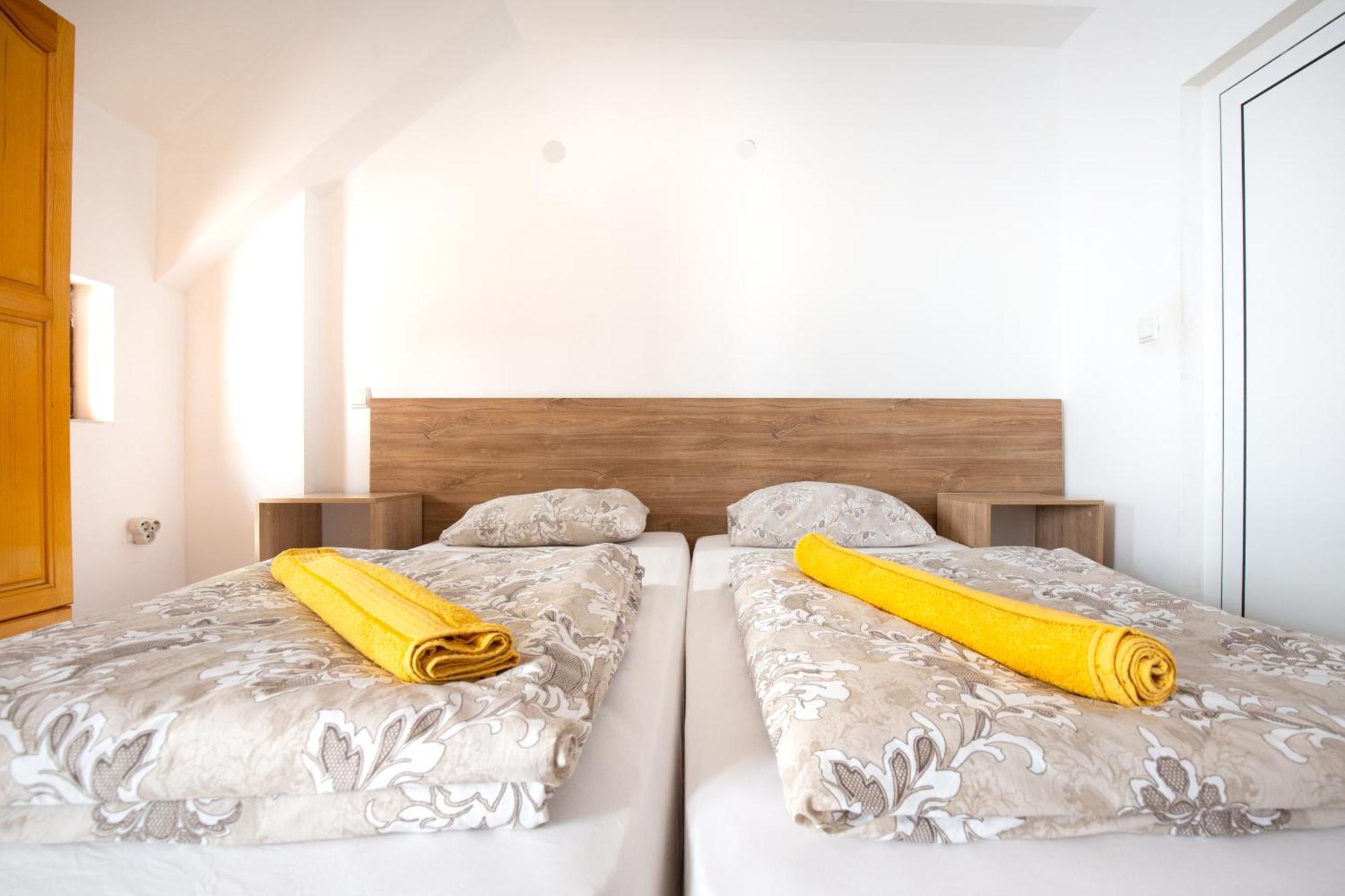 En-Suite Rooms: Novа Guesthouse In Sofia Center Екстериор снимка