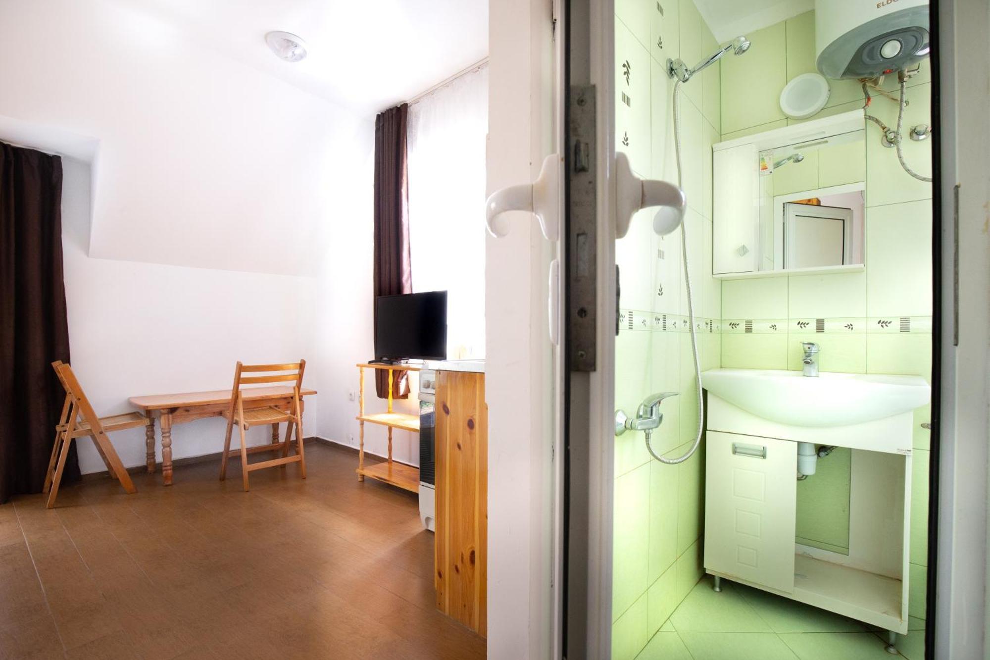 En-Suite Rooms: Novа Guesthouse In Sofia Center Екстериор снимка
