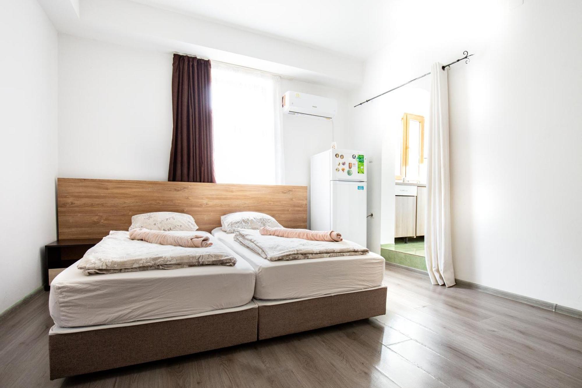 En-Suite Rooms: Novа Guesthouse In Sofia Center Екстериор снимка