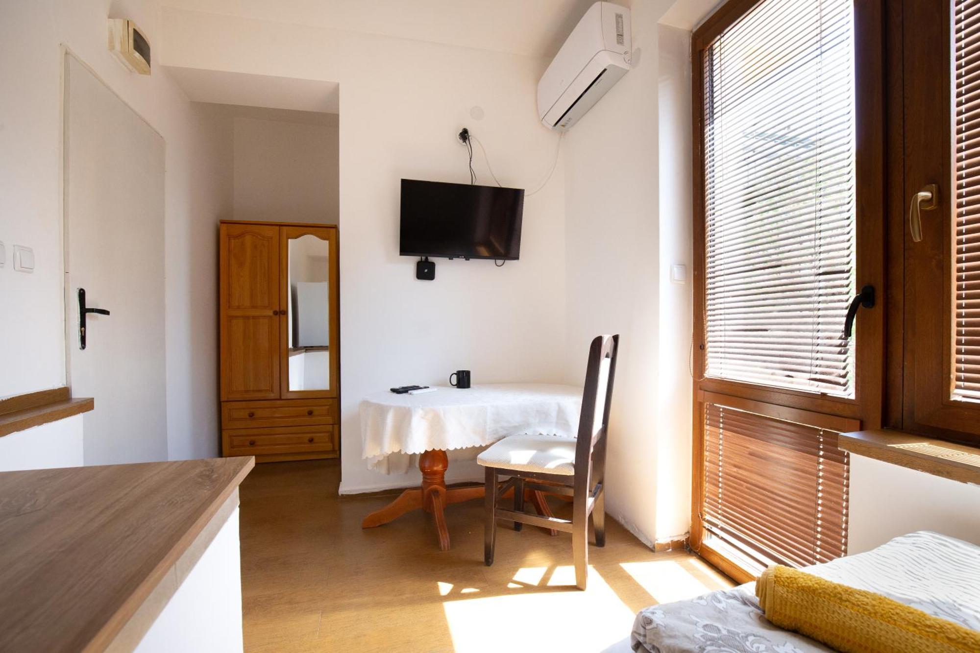 En-Suite Rooms: Novа Guesthouse In Sofia Center Екстериор снимка