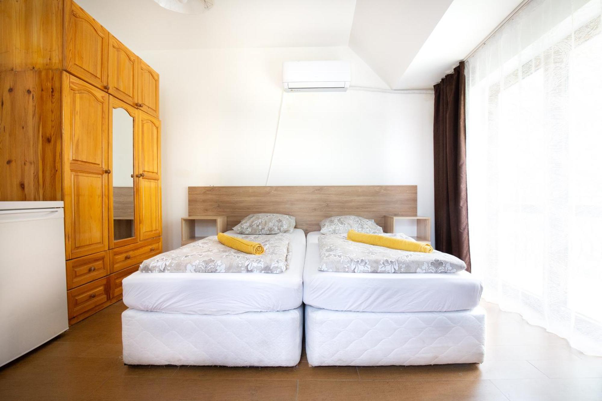 En-Suite Rooms: Novа Guesthouse In Sofia Center Екстериор снимка