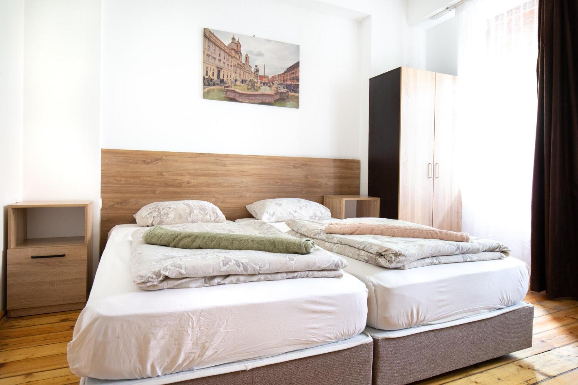En-Suite Rooms: Novа Guesthouse In Sofia Center Екстериор снимка