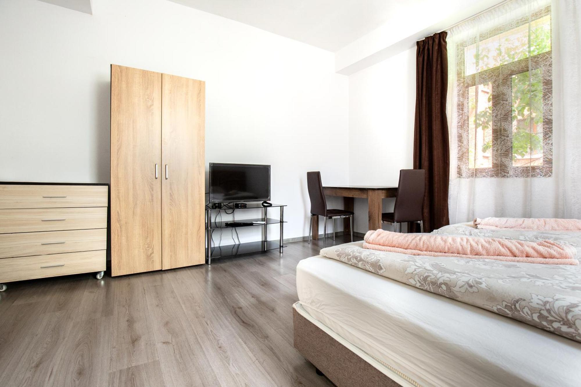 En-Suite Rooms: Novа Guesthouse In Sofia Center Екстериор снимка