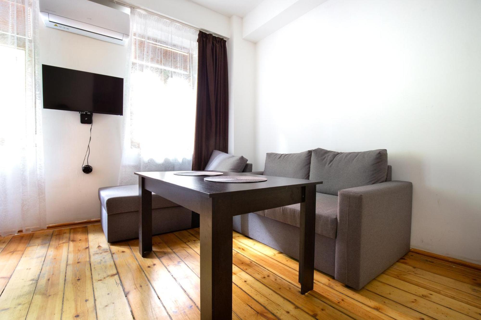 En-Suite Rooms: Novа Guesthouse In Sofia Center Екстериор снимка