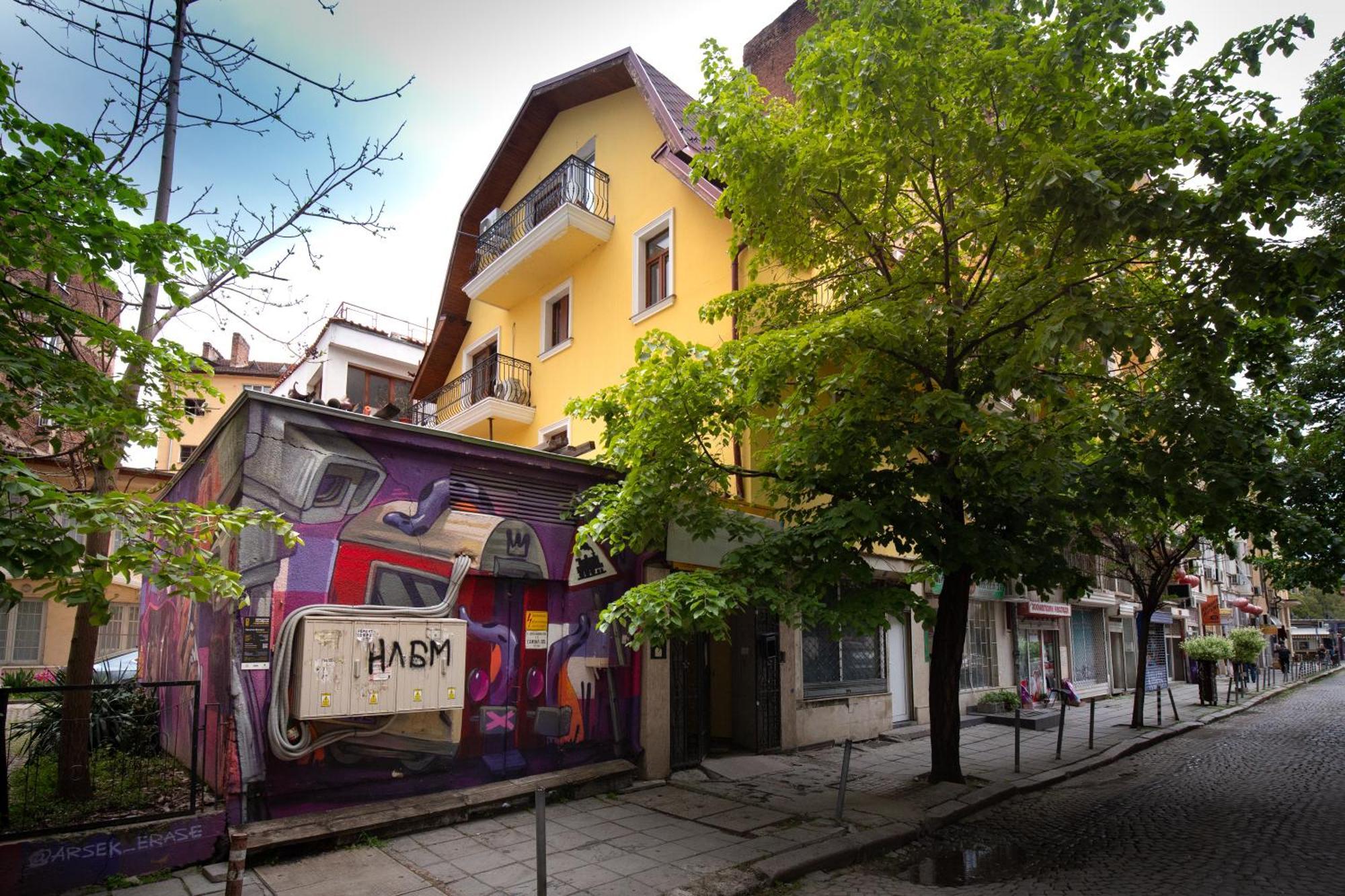En-Suite Rooms: Novа Guesthouse In Sofia Center Екстериор снимка